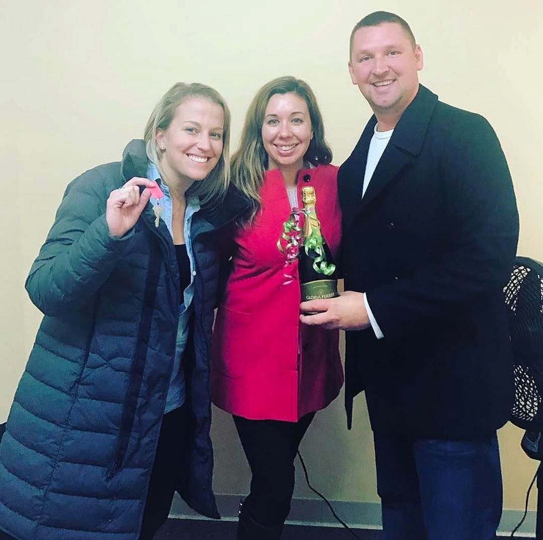 Congratulations Kaylen and Tim!!!!!! Thank you @hinghamhouseandhome #springmarket2017 #sold #southshorerealestate #lovemyteam #kingston #williamraveis ?