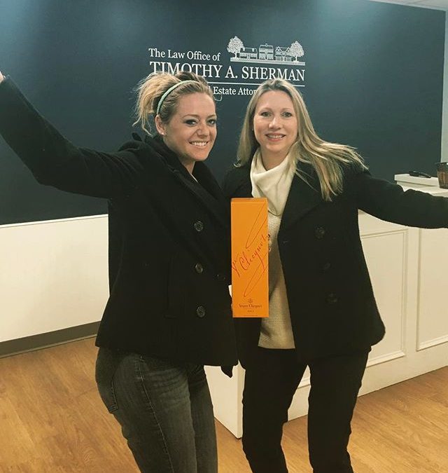 Congratulations are in order for Alecia on the purchase of her new home in Weymouth, MA!! Thank you @lisacranshaw for the assistance throughout this process!!???? #springmarket2017 #condolife #homeownerfun #lovemyteam