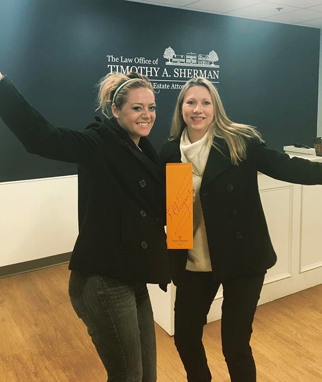 Congratulations are in order for Alecia on the purchase of her new home in Weymouth, MA!! Thank you @lisacranshaw for the assistance throughout this process!!???? #springmarket2017 #condolife #homeownerfun #lovemyteam